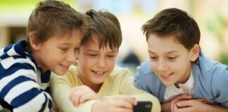 Il Ministro Valditara annuncia una serie di cambiamenti nell'ambito dell'istruzione scolastica, come il divieto di usare gli smartphone.