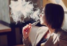 La moda dei vaporizzatori si è sparsa a macchia d'olio anche grazie alla falsa credenza che facciano meno male delle sigarette, ma è così?