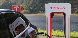 C'è una strana usanza nei possessori di Tesla, ossia quella di mettere dei panni bagnati sopra i Supercharger.. Ma a che scopo? E funziona?