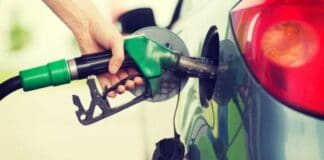 Carburanti e prezzi: la benzina stabile al minimo da 6 mesi