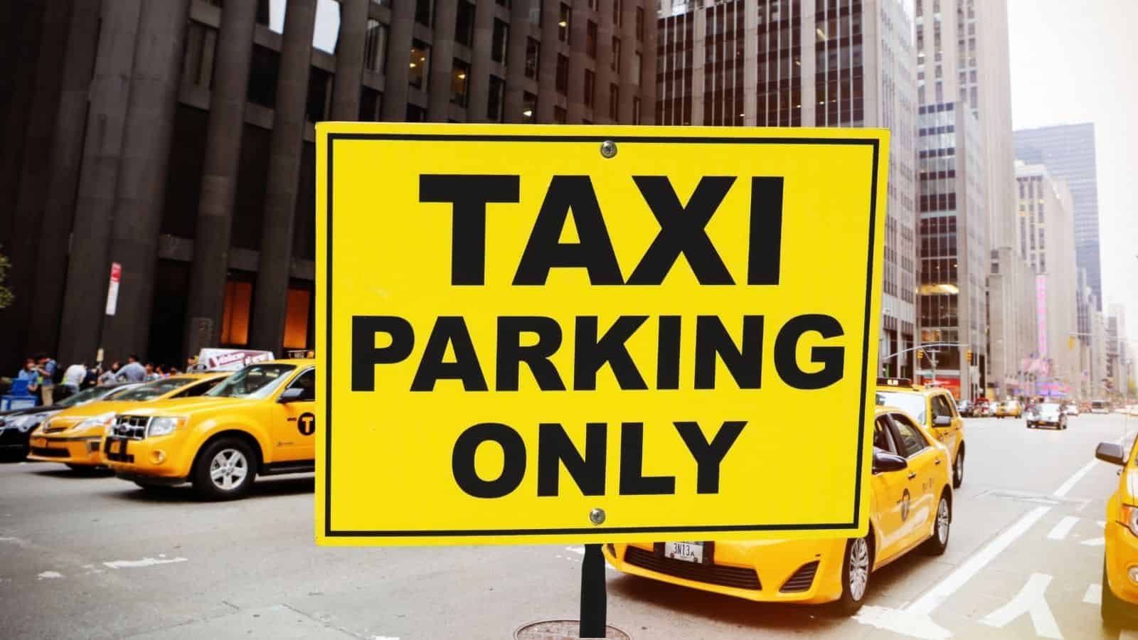 Robotaxi in TILT: non riescono a parcheggiare nel modo giusto