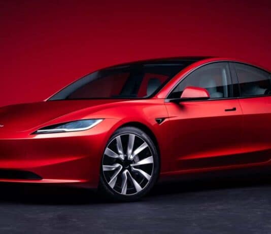 Tesla Model 3 semplificata: prezzo più basso e meno accessori