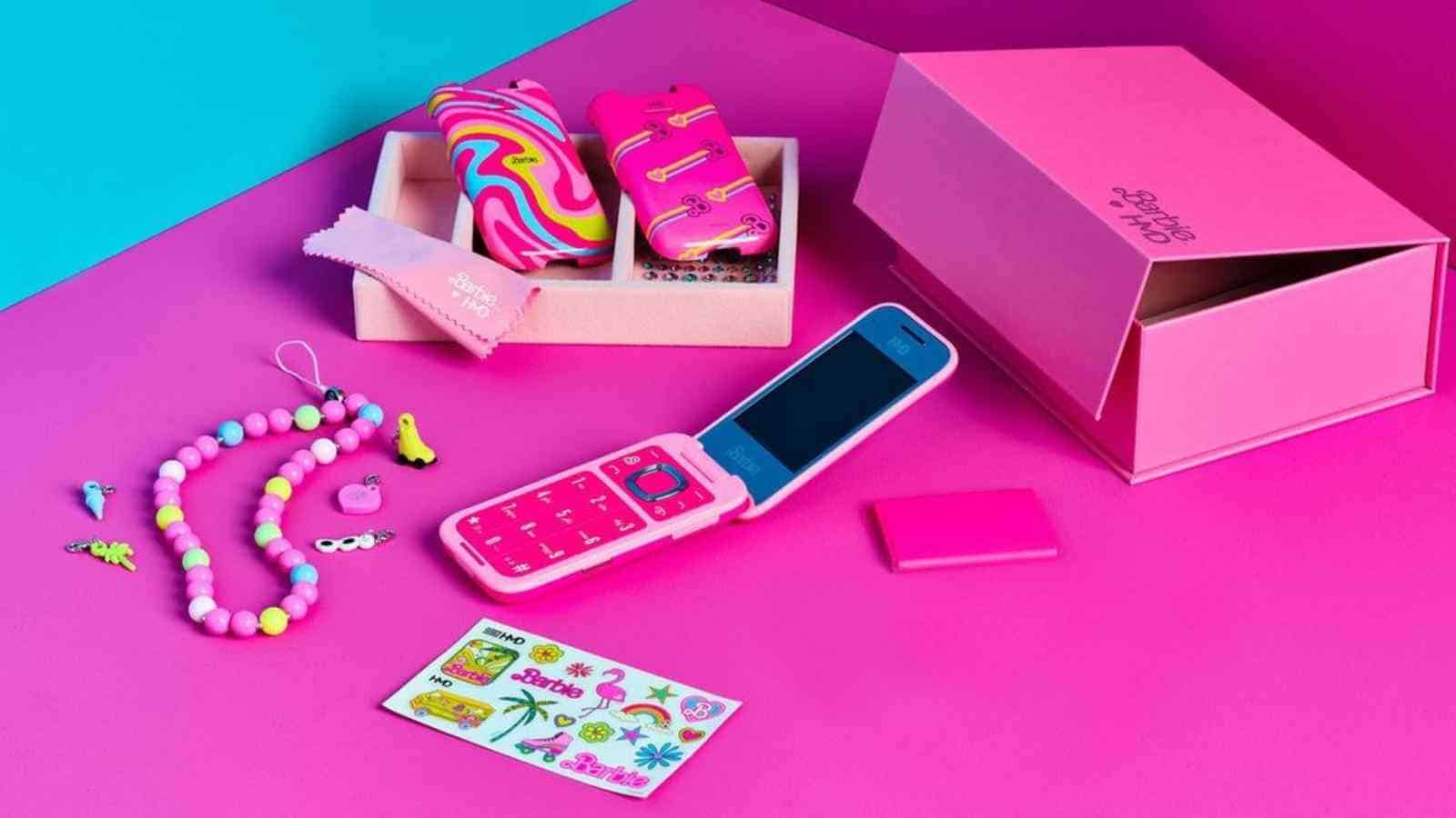 Il Barbie Phone può essere mancante di tutte le distrazioni moderne, ma non ha concorrenza per quanto riguarda lo stile!