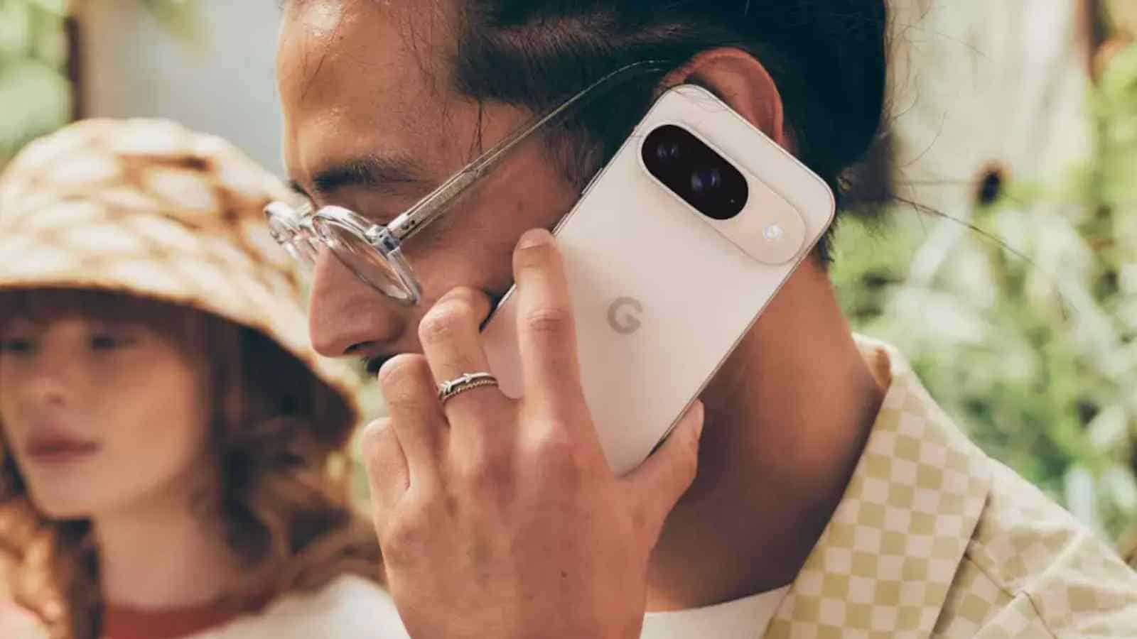 Google lancia i suoi nuovi smartphone Pixel ma nonostante le innovazioni tecnologiche introdotte, come Gemini, la ricarica rimane indietro.