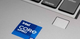 Intel sta affrontando un momento di crisi molto intenso, tanto da considerare l'interruzione di progetti e il licenziamento dei dipendenti.