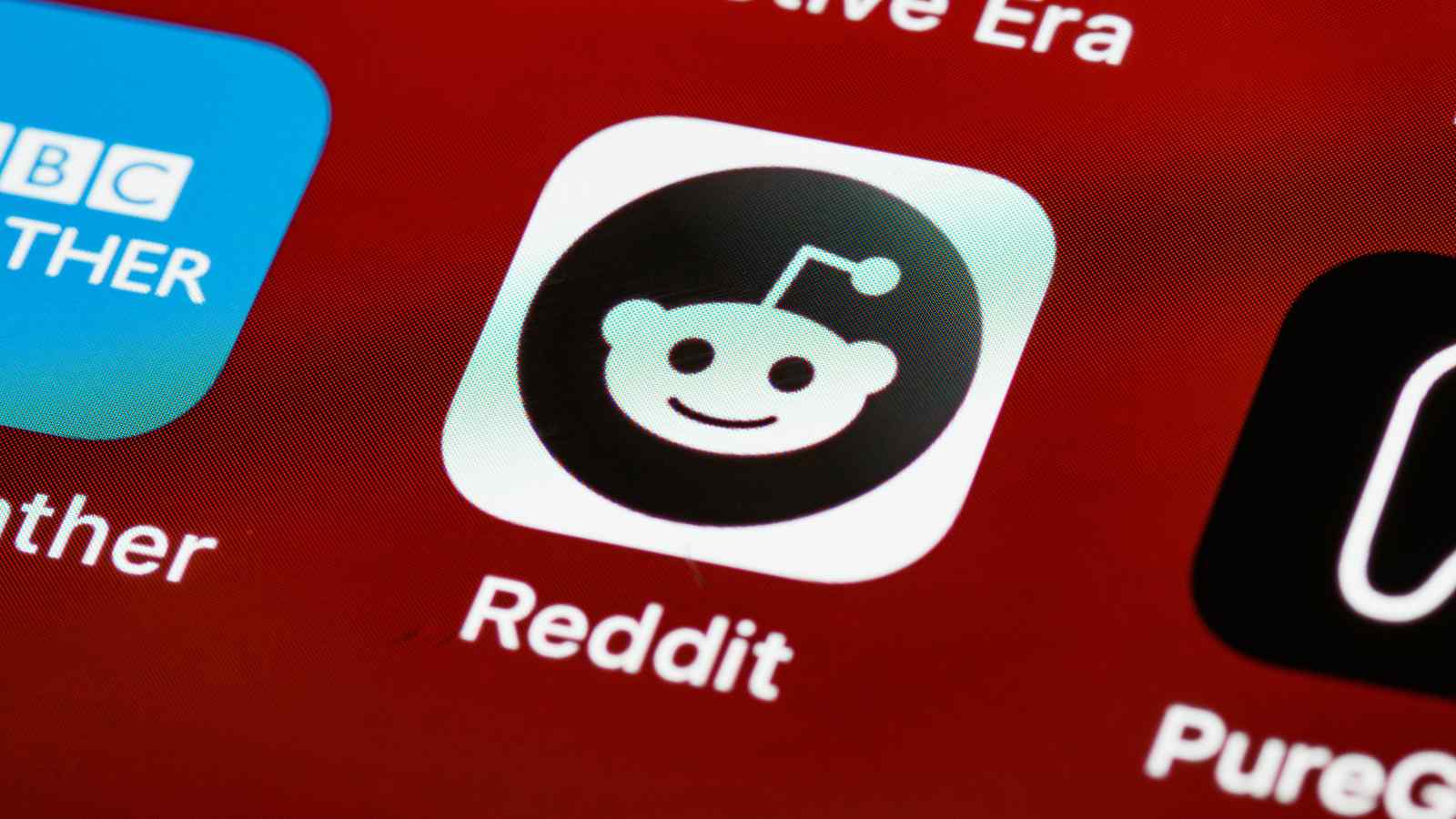 Reddit si rinnova e lo fa inserendo un nuovo tipo di monetizzazione per i suoi utenti, che possono così comunicare tra loro e guadagnare.