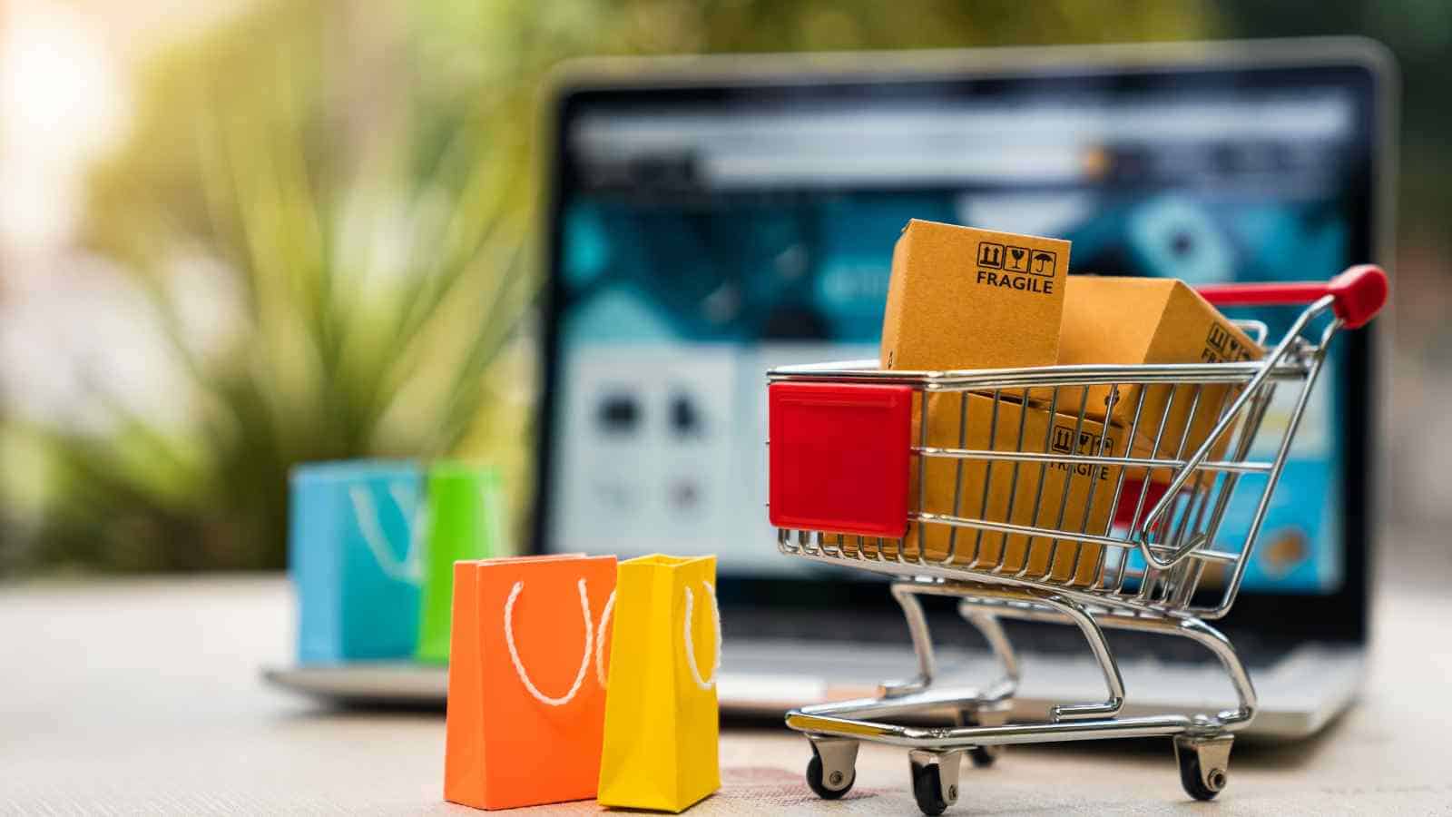 La direttiva DAC7 richiede i dati dell'utente da parte della piattaforma e-commerce che utilizza, con una soglia di vendita davvero bassa.