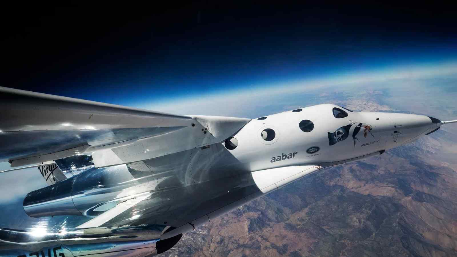 Virgin Galactic, l'azienda che promette viaggi spaziali per chiunque possa permetterselo, si espande e migliora la sua flotta.