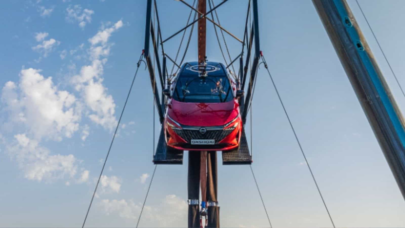 Nissan Qashqai: record bungee jumping con un’auto da 65 m