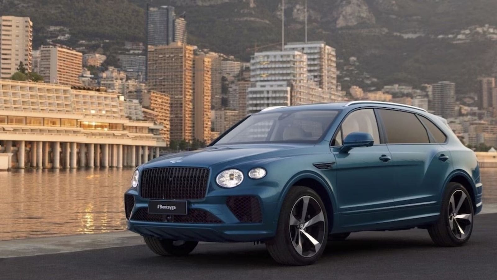 Bentley Bentayga EWB Azure Riviera: lusso su strada ispirato al mare