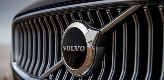 Volvo: slitta l'addio definitivo ai motori tradizionali