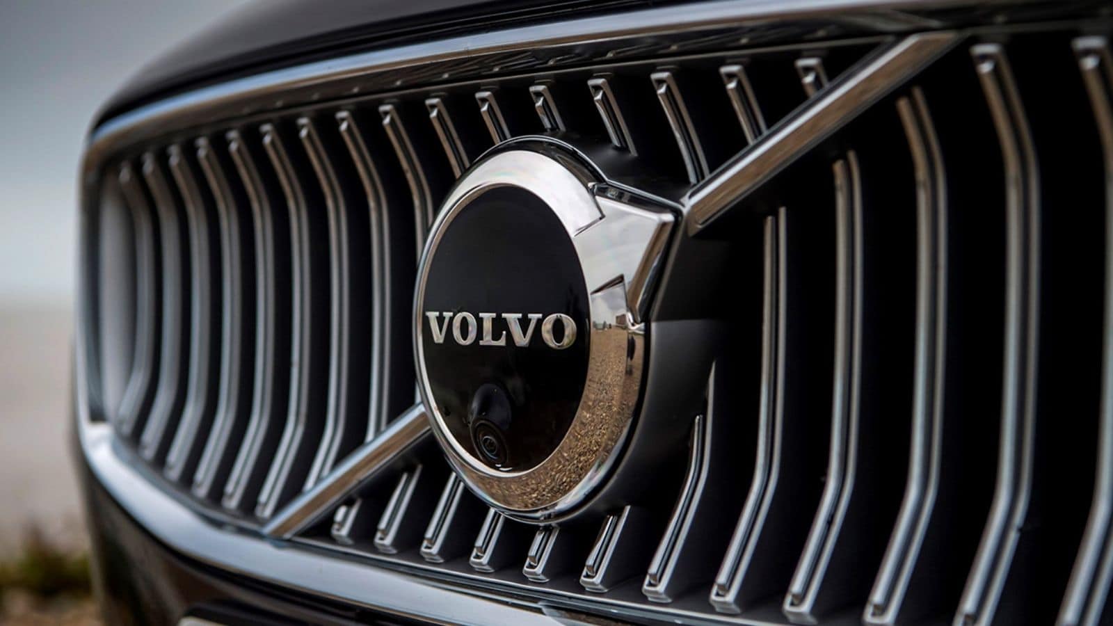 Volvo: slitta l'addio definitivo ai motori tradizionali