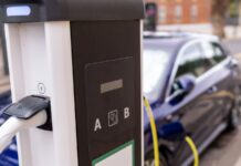 Auto elettriche, truffe alle colonnine