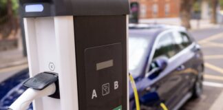 Auto elettriche, truffe alle colonnine