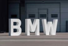 La BMW group si mostra al passo coi tempi grazie al suo Centro di Riciclaggio e Smantellamento dove sostenibilità è una parola d'ordine.