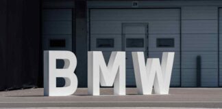 La BMW group si mostra al passo coi tempi grazie al suo Centro di Riciclaggio e Smantellamento dove sostenibilità è una parola d'ordine.