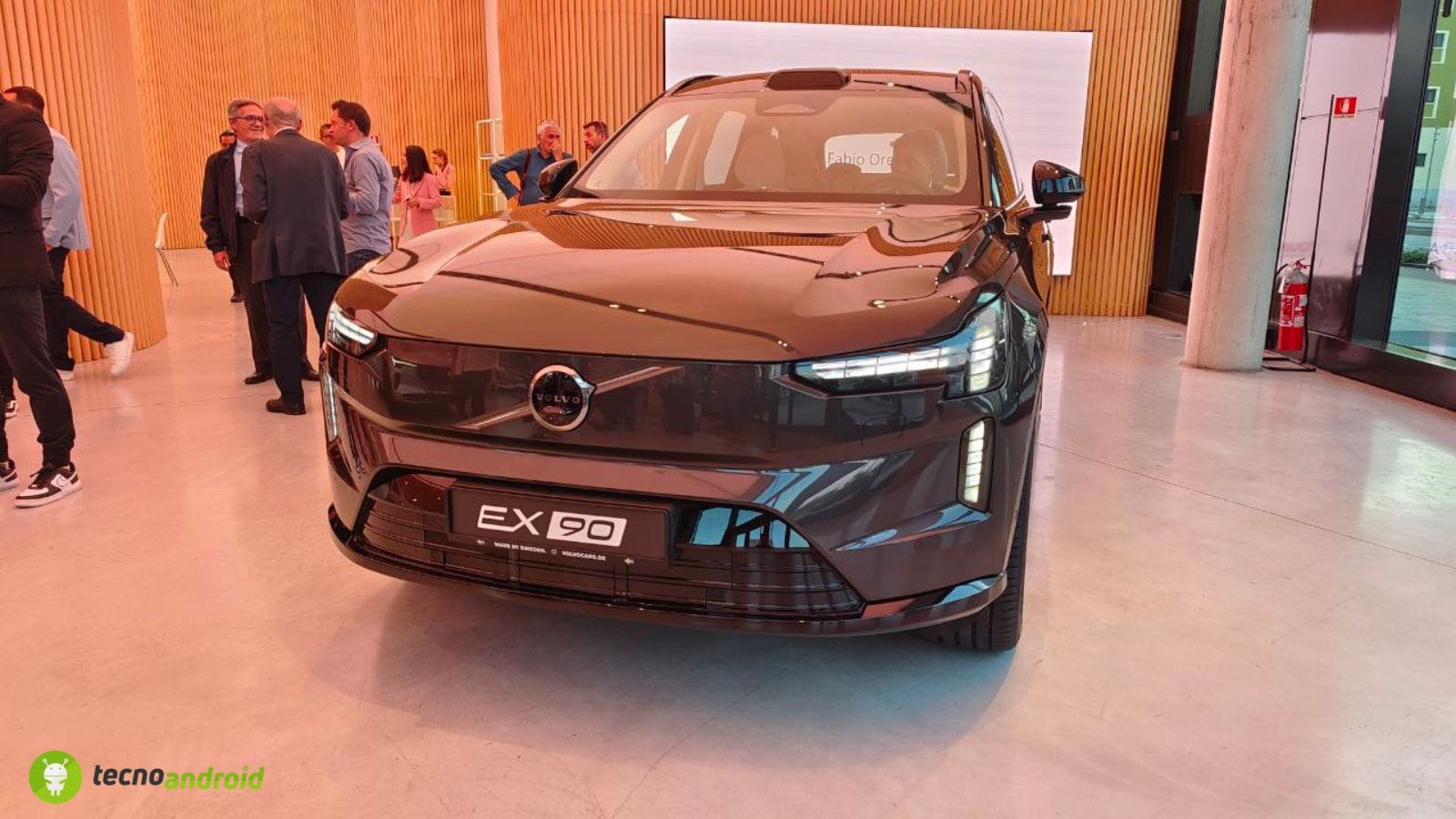 Volvo XC90 e EX90 sono state mostrate al Volvo Studio Milano