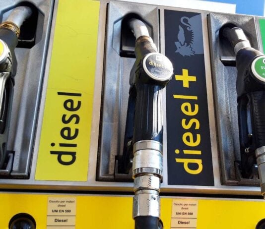 Carburante: non aumento accise, rimodulazione prezzi benzina e diesel