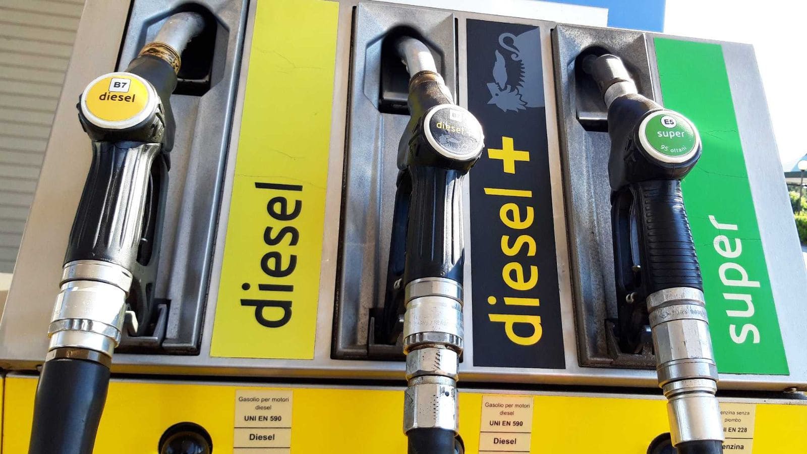 Carburante: non aumento accise, rimodulazione prezzi benzina e diesel