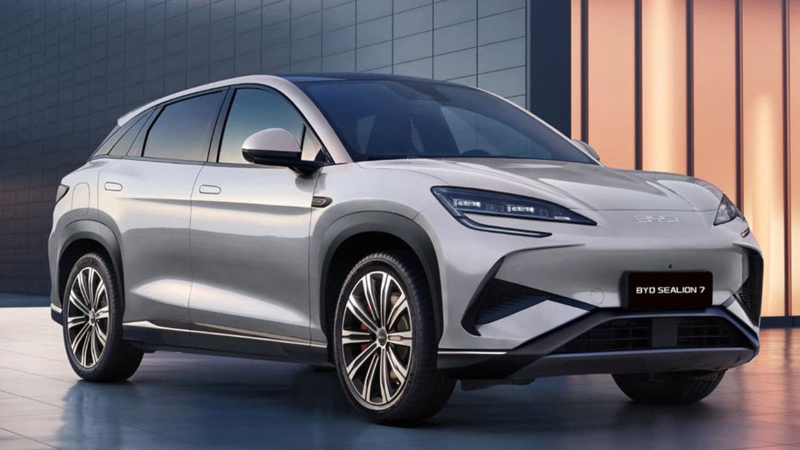 BYD Sealion 7: arriva in Europa il nuovo potente SUV elettrico