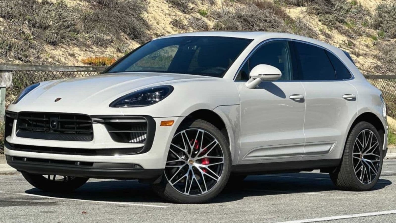 Porsche Macan diventa elettrica: innovazione o strategia?