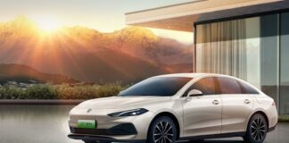 Roewe D7 DMH: nuovo record mondiale per un'ibrida plug-in