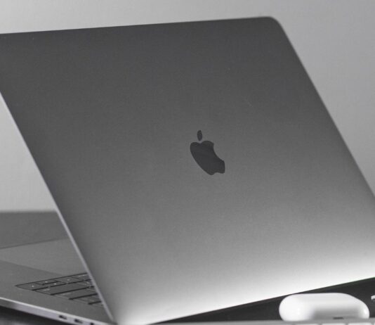 Apple MacBook in vetro