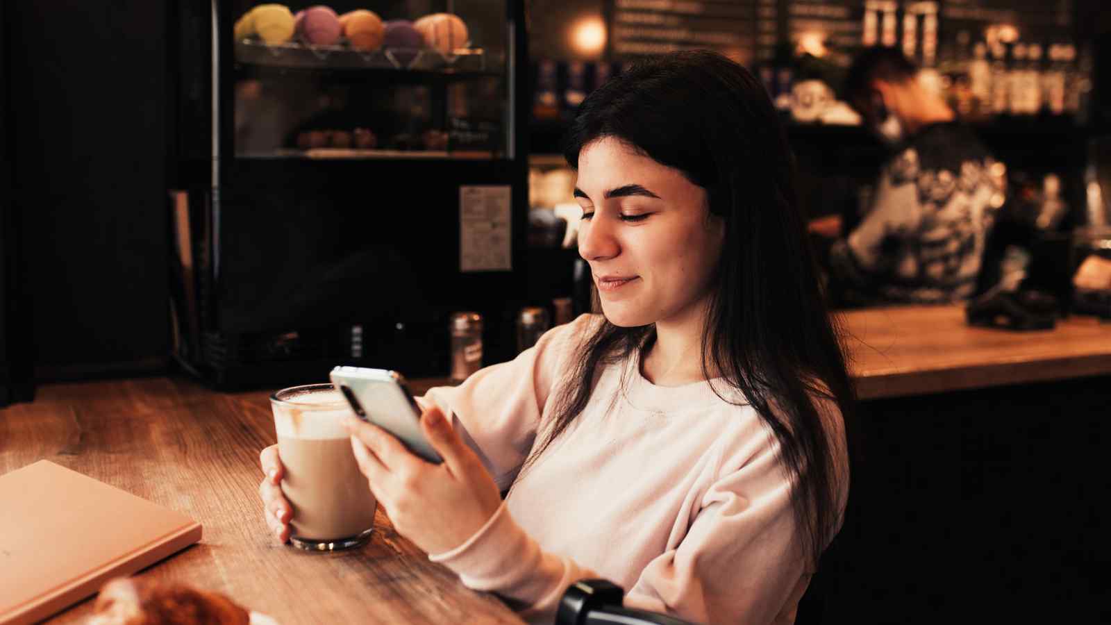 Se amate leggere sul cellulare, ora Astropad ha sviluppato la custodia speciale Bookcase che renderà il vostro cell come un e-reader.