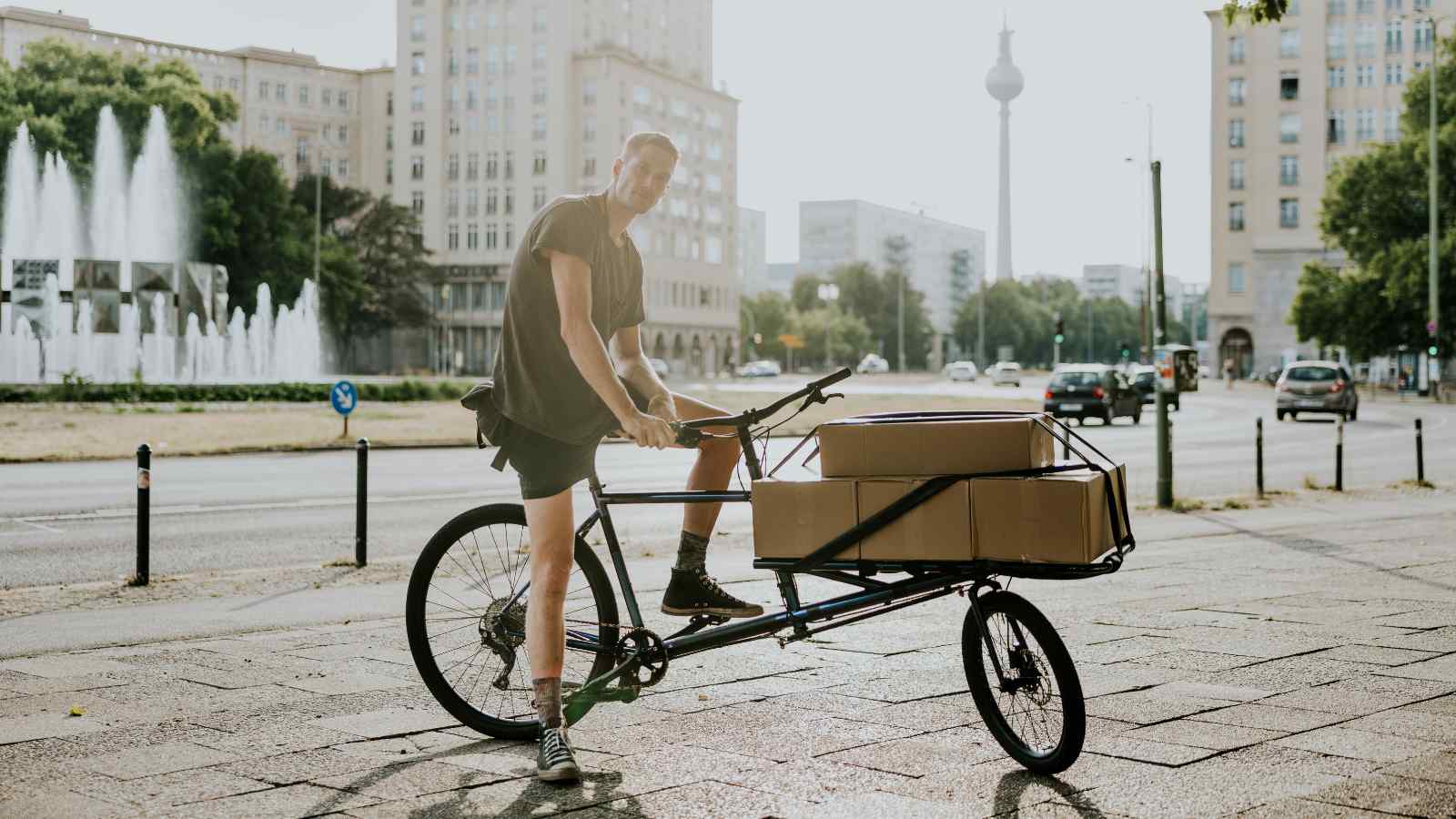 La logistica urbana assume un ruolo chiave nell'inquinamento cittadino; zone a zero emissioni e cargo bike possono essere una soluzione.