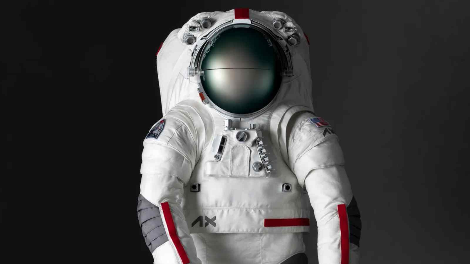 Una collaborazione tra alta moda e industria aerospaziale quella per le nuove tute di Axiom Space create dal marchio Prada.