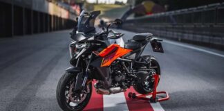 KTM 1390 Super Duke GT 2025: la sport tourer si rinnova