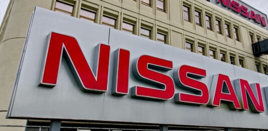 Nissan in crisi: al via il piano per tagliare 9.000 posti