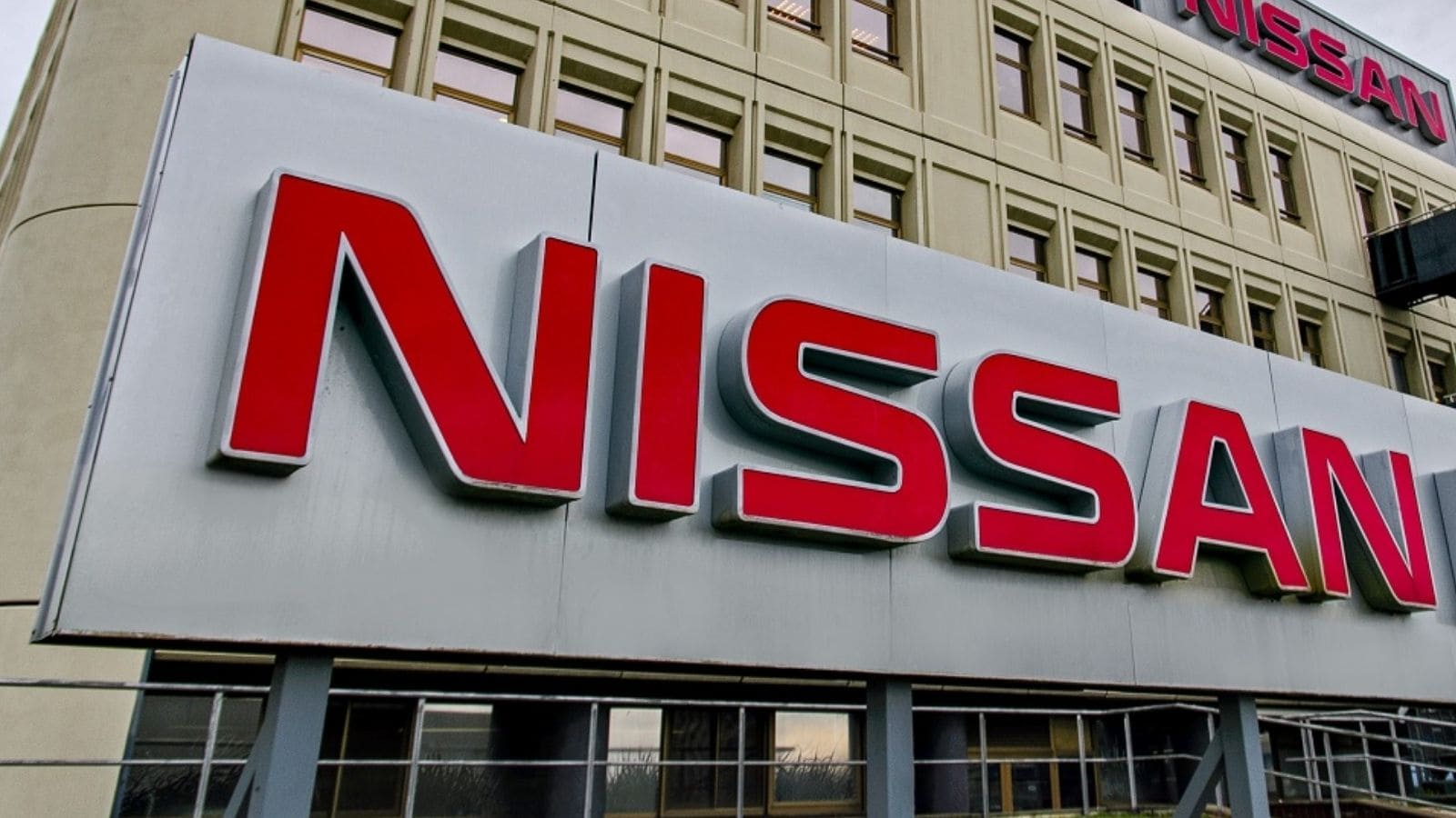 Nissan in crisi: al via il piano per tagliare 9.000 posti 