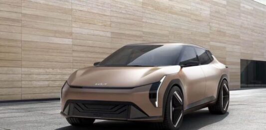 KIA EV4: pronta al debutto la nuova elettrica coreana