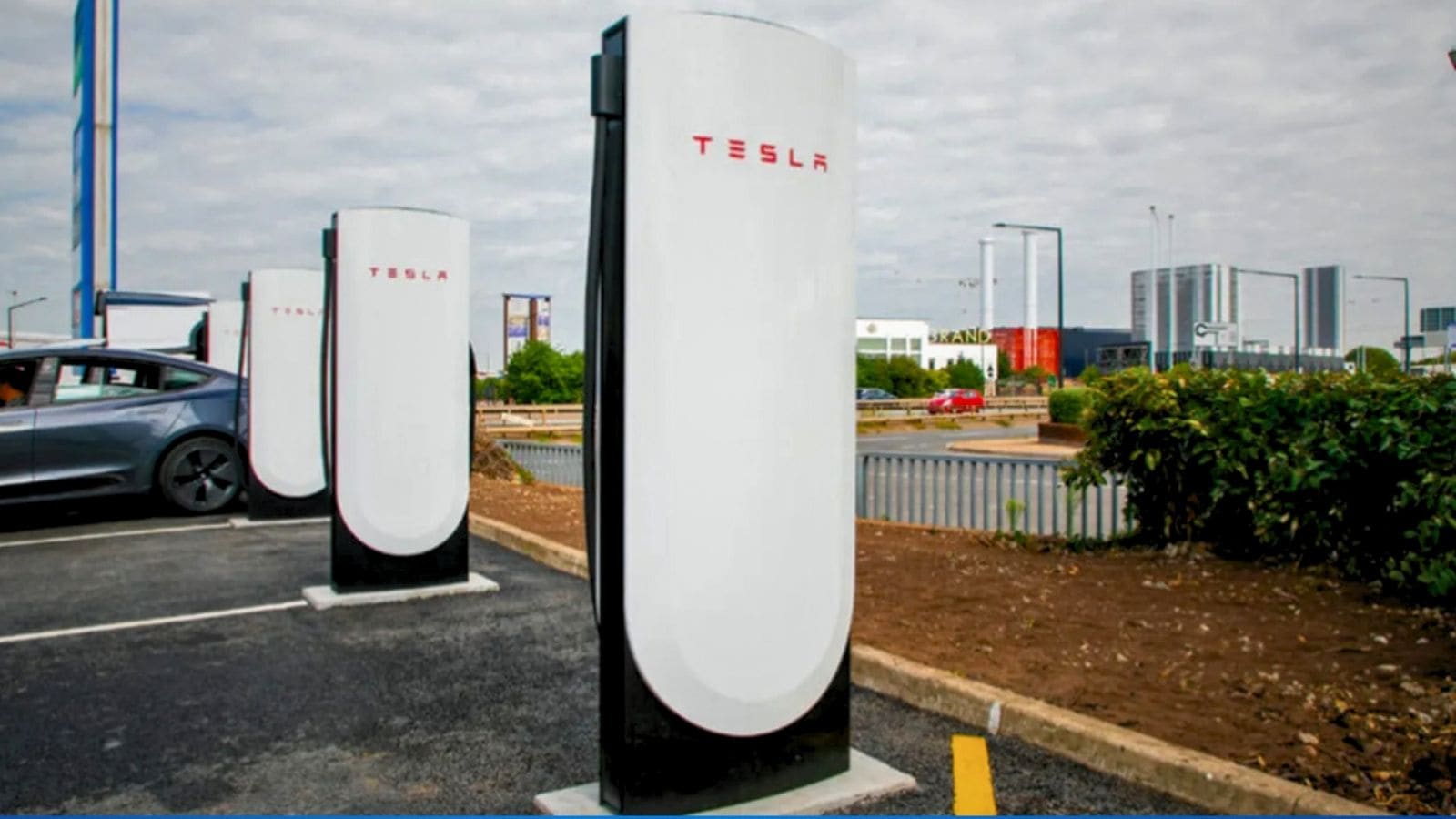 Tesla rivoluziona i Supercharger: ricarica fino a 500 kW dal 2025