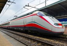 La mobilità ferroviaria in Italia è rimasta troppo indietro, ma ora il governo italiano sta cercando di rimediare con ingenti finanziamenti.